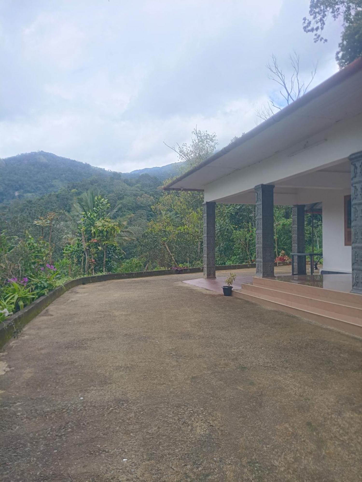 Anivilla Holiday Home Kunjithanny Anachal Bagian luar foto