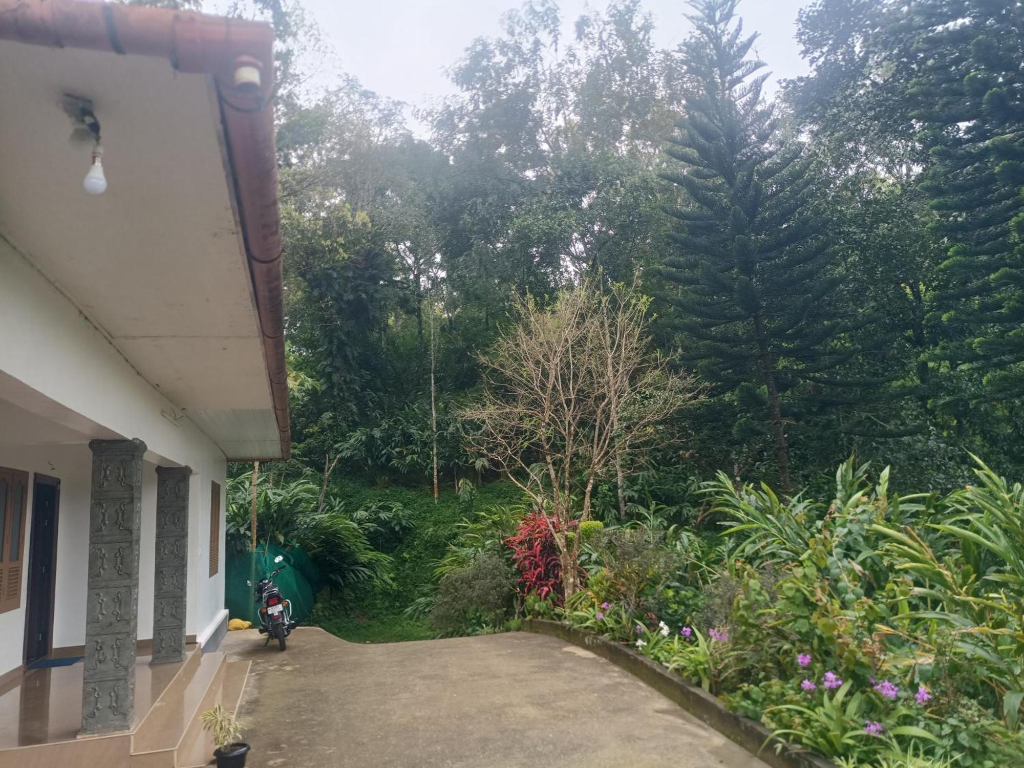 Anivilla Holiday Home Kunjithanny Anachal Bagian luar foto