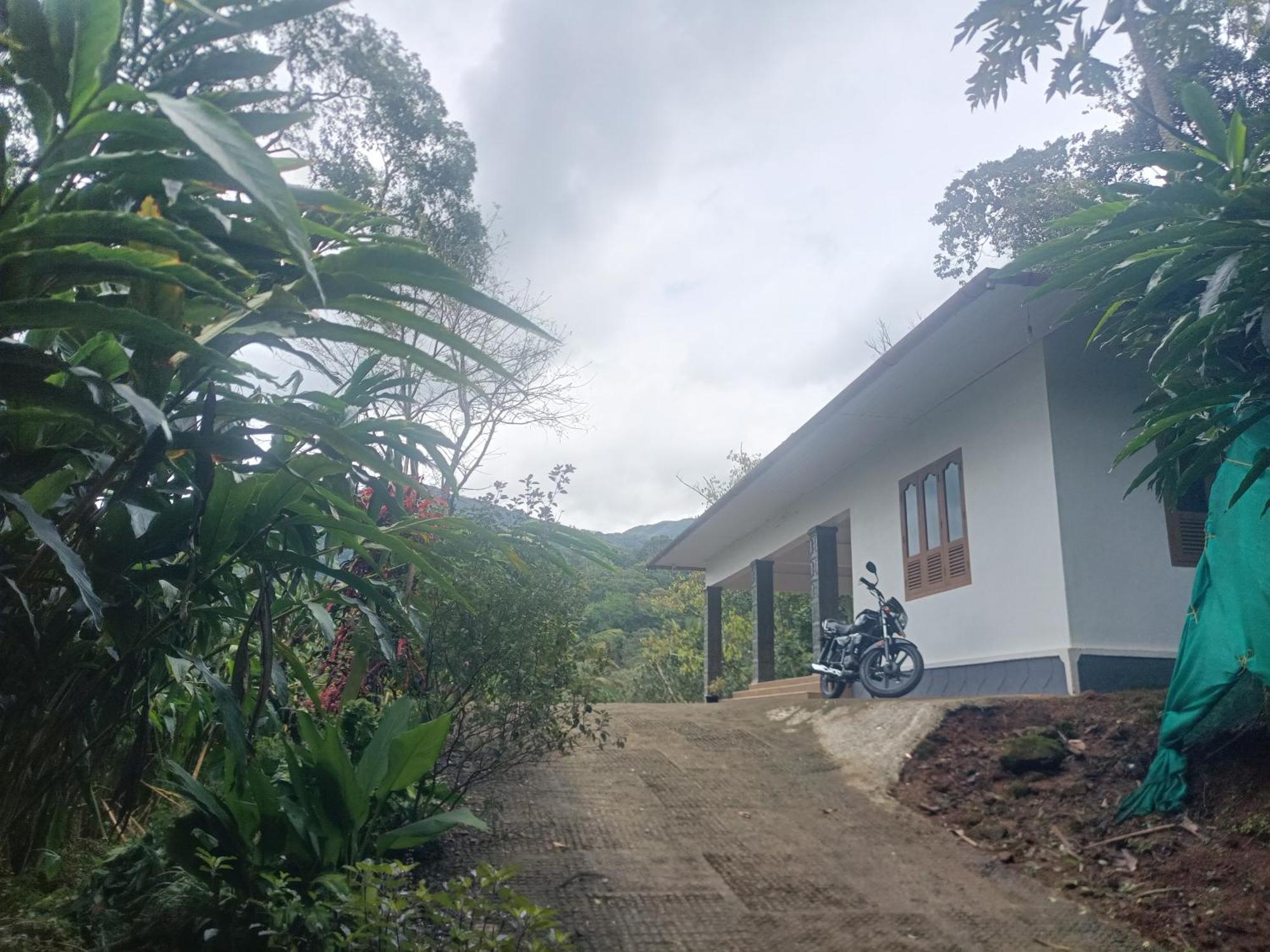 Anivilla Holiday Home Kunjithanny Anachal Bagian luar foto