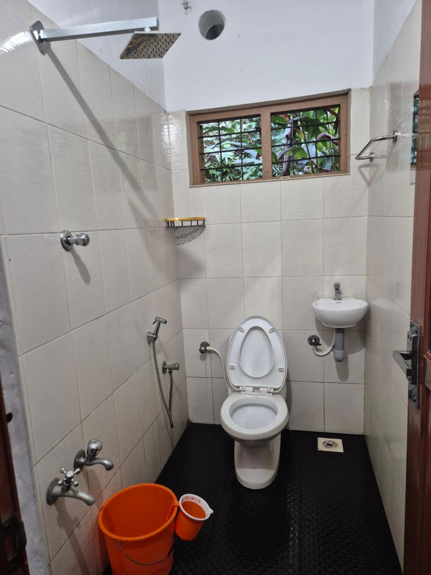 Anivilla Holiday Home Kunjithanny Anachal Bagian luar foto