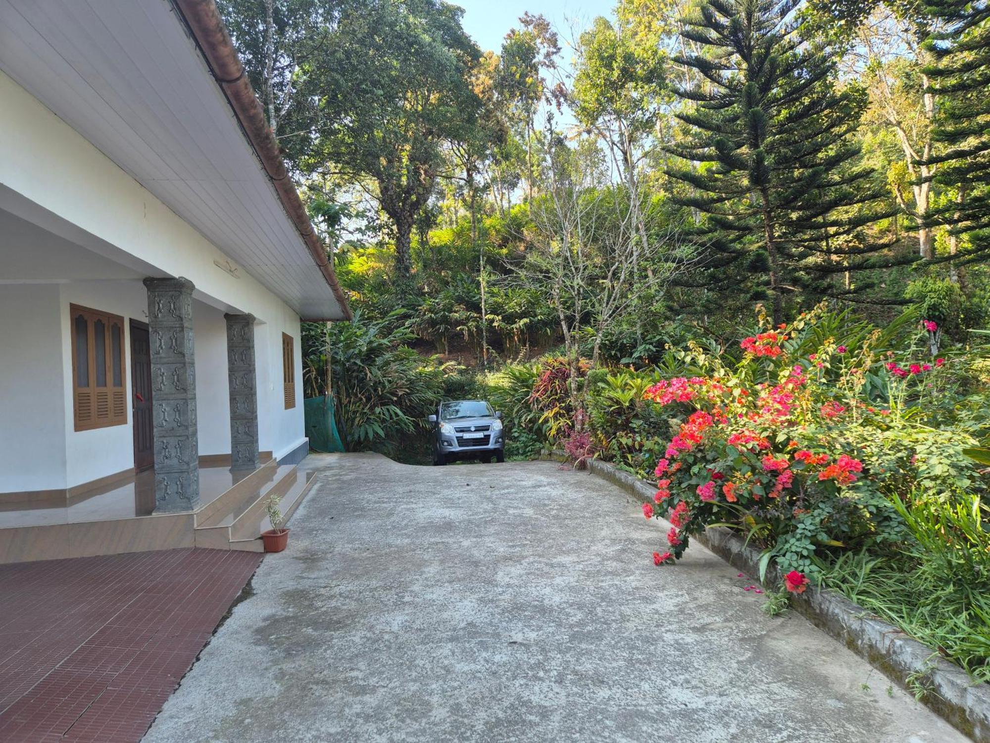 Anivilla Holiday Home Kunjithanny Anachal Bagian luar foto